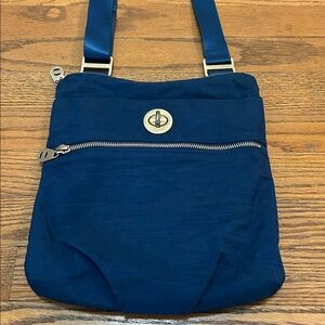 Baggallini crossbody with change purse blue